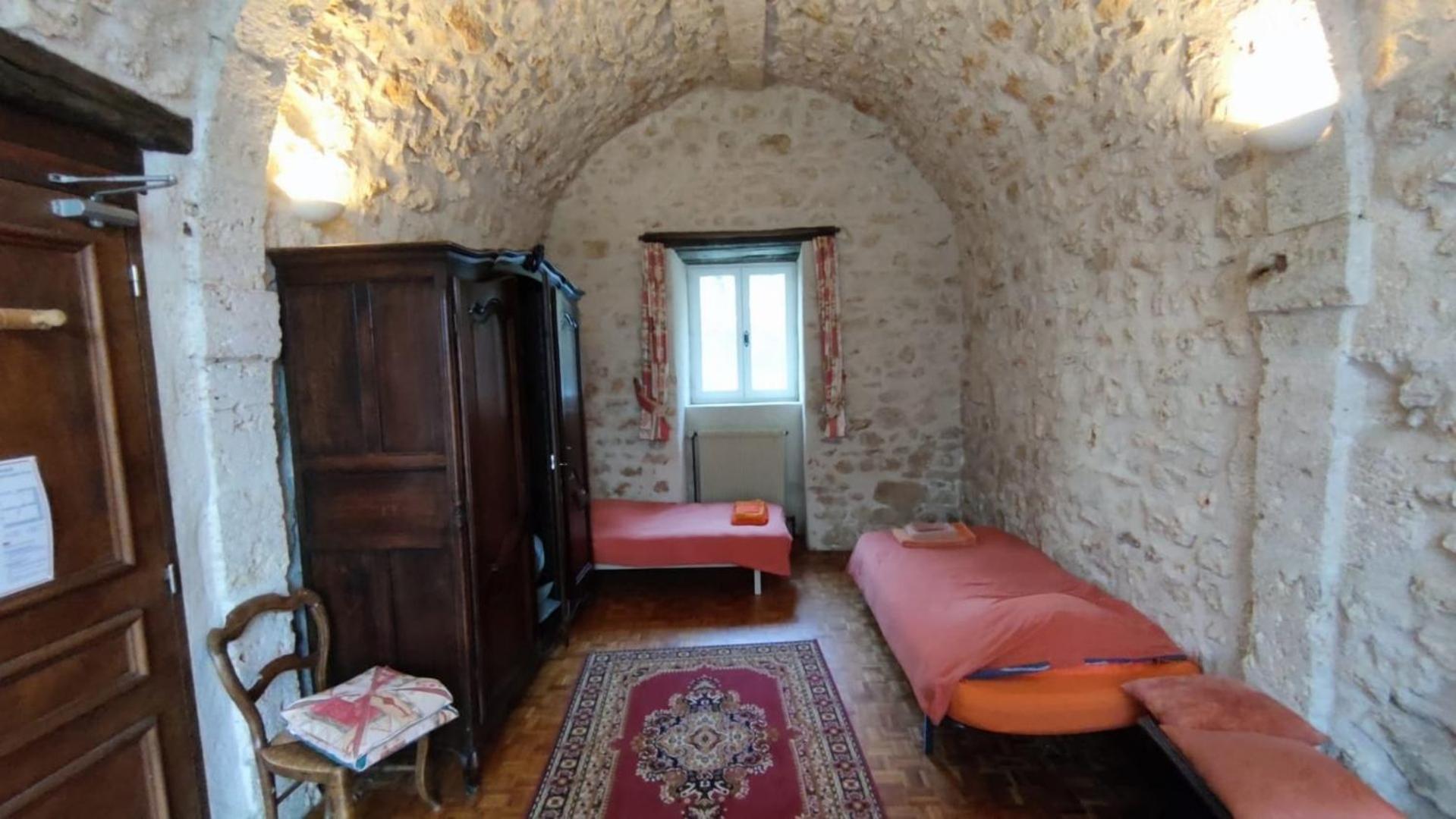 Chateau De Montrame Soisy-Bouy Стая снимка